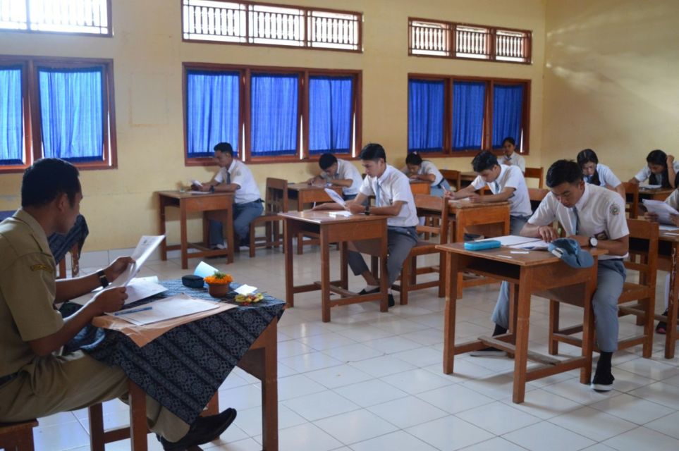 Deretan Tipe Guru Zaman Sekolah Saat Jadi Pengawas Ujian di Kelas. Mana yang Paling Serem?