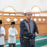 6 Pedoman Sholat Berjamaah di Rumah Sesuai Sunah, Termasuk Pengaturan Safnya yang Benar