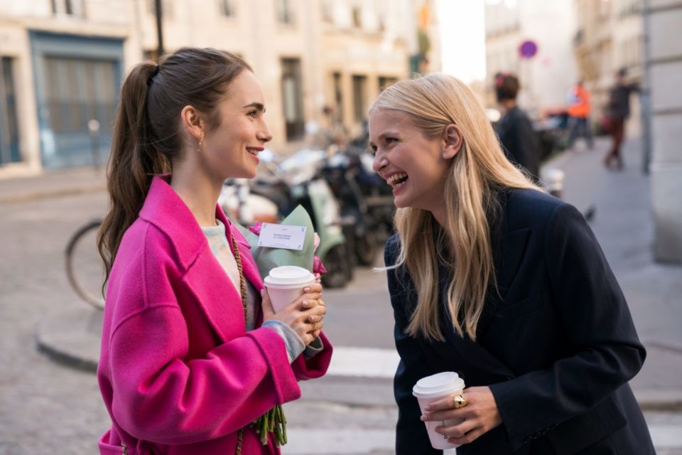 5 Hal yang Terjadi Seandainya Emily in Paris Berubah Jadi Emily in Jogja. Nggak Kalah Estetik lo~