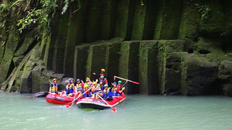 #DiIndonesiaAja-Suka Tantangan? Bertarung di Arung Jeram Sei Bah Bolon, Yuk!