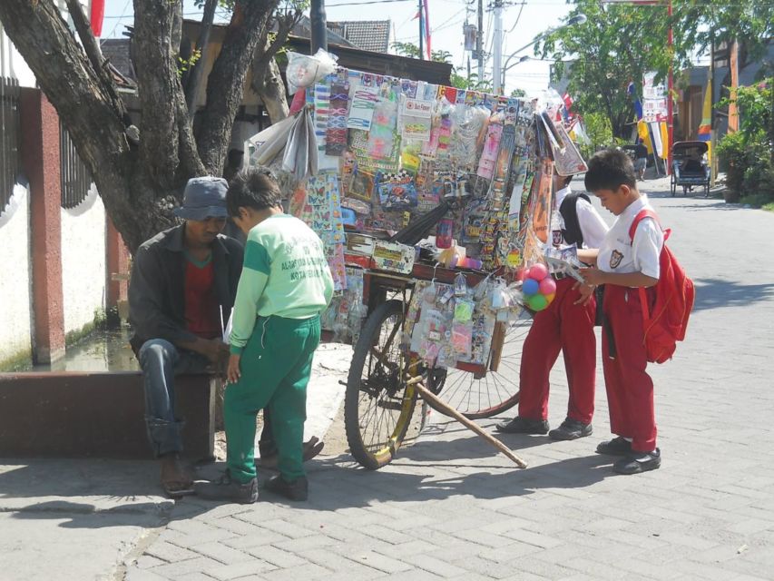 Misteri Kacamata 3D Zaman Kecil. Udah Tahu Nggak Berguna, tapi Tetap Aja Masih Dibeli!