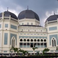 #DiIndonesiaAja-Terletak di Tengah Kota, Masjid Ini menjadi Ikon Terkenal di Kota Medan. Tertarik Mengunjunginya?