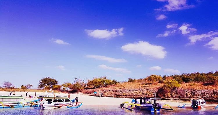 #DiIndonesiaAja – Kenalan sama Pantai Tangsi, Pantai Pasir Pink di NTB yang Memesona