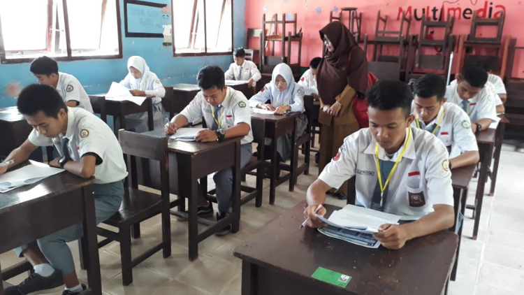 Deretan Tipe Guru Zaman Sekolah Saat Jadi Pengawas Ujian di Kelas. Mana yang Paling Serem?