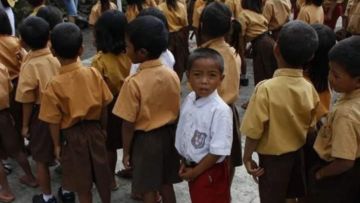 Salah Seragam Adalah Kekeliruan yang Lumrah bagi Anak Sekolah. Semua Pasti Pernah Mengalami