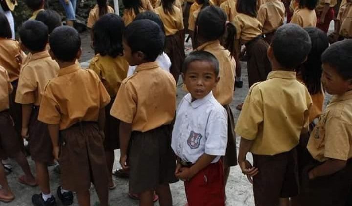 Salah Seragam Adalah Kekeliruan yang Lumrah bagi Anak Sekolah. Semua Pasti Pernah Mengalami