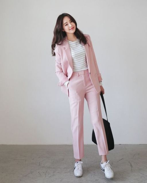 Rapi dan Cantik! Ini 9 Ide Warna Setelan Blazer yang Bisa Buat Ngantor Ala Cewek Korea