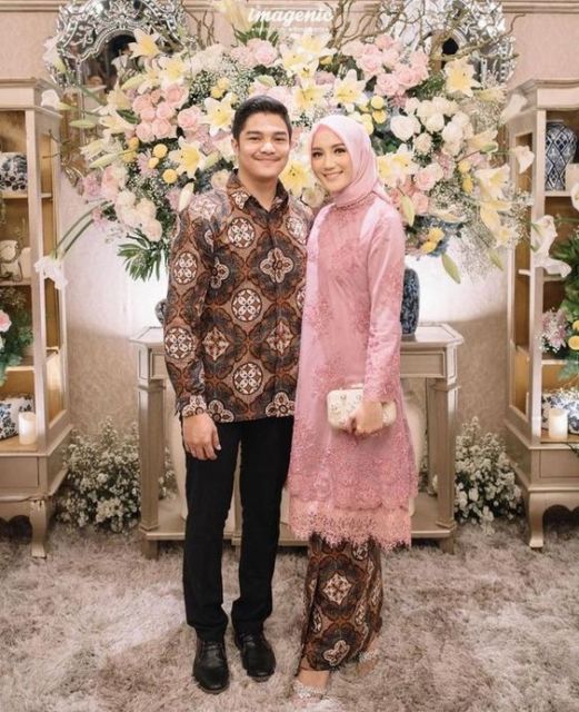 Bisa Buat Kondangan Sampai Lamaran, Ini 8 Kebaya Couple Bernuansa Pastel yang Langka!