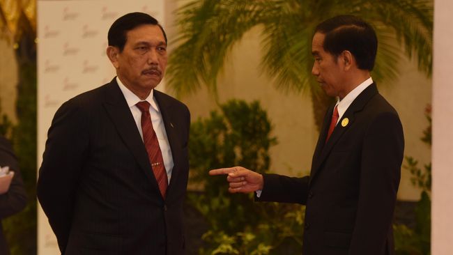 Nggak Usah Banyak Ngeluh Capek Kerjaan! Masih Ada Lord Luhut, Orang Paling Sibuk se-Indonesia~