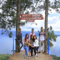 #DiIndonesiaAja-Menyaksikan Keindahan Danau Toba dari Bukit Indah Simarjarunjung