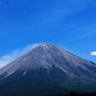 Terlihat Guguran Lava Pijar, Jalur Pendakian Semeru Ditutup Total. Para Pendaki Harap Bersabar!