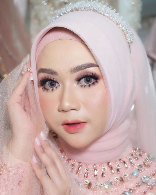 12 Ide Headpiece Cantik untuk Hijab Pernikahan. Dari yang Ekstra sampai yang Elegan!