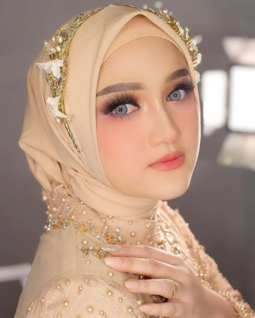 12 Ide Headpiece Cantik untuk Hijab Pernikahan. Dari yang Ekstra sampai yang Elegan!