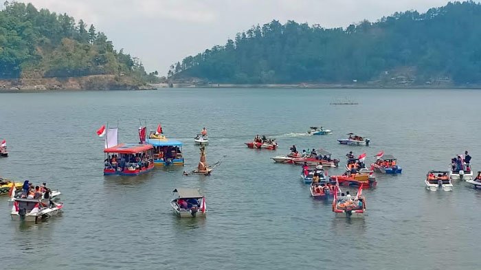 #DiIndonesiaAja-Nikmati Pesona Keindahan Pemandangan di Telaga Ngebel Ponorogo