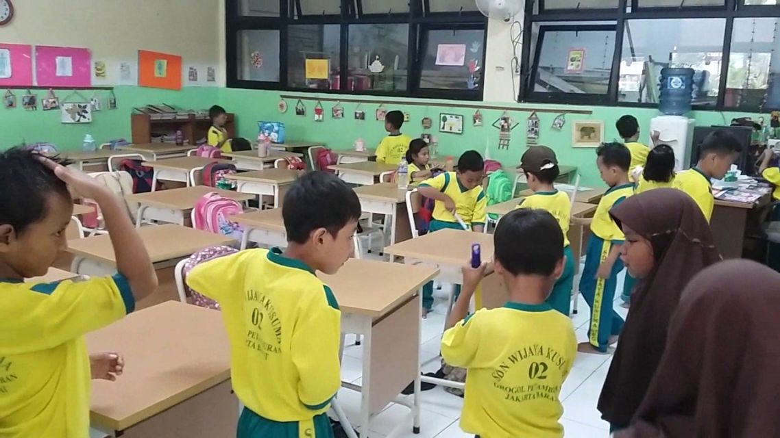 Tingkat Kerajinan Anak SD Ketika Dapat Jatah Piket. Kamu Dulu Termasuk yang Mana nih?