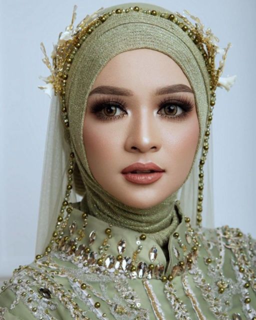 12 Ide Headpiece Cantik untuk Hijab Pernikahan. Dari yang Ekstra sampai yang Elegan!