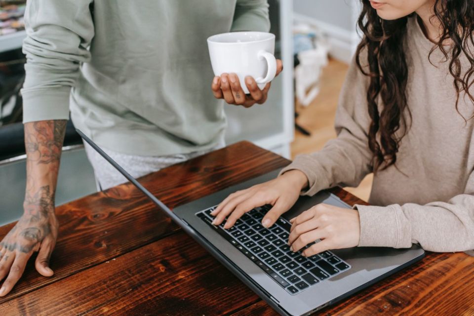 8 Pentingnya Pakai Kipas Laptop yang Kerap Disepelekan. Padahal Bisa Cegah Lemot dan Kerusakan