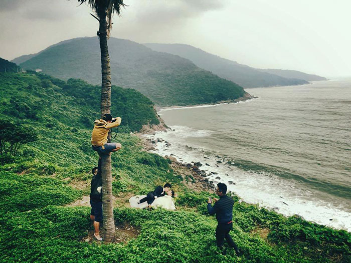 10 Potret Perjuangan Gigih Para Fotografer Pre-wedding. Rela Jungkir Balik Demi Hasil Terbaik!