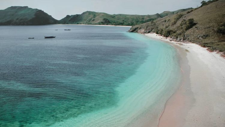 #DiIndonesiaAja-Mengintip Indahnya Kota Tepian Air Bima, Nusa Tenggara Barat. Pemandangan Laut dan Gunung-nya bikin Nagih!