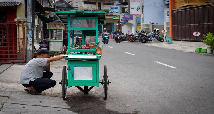 Pedagang Kaki Lima dan Segala Hal yang Tidak Kamu Ketahui. Hayo, Lebih Hati-Hati~