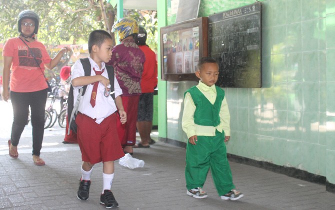 Salah Seragam Adalah Kekeliruan yang Lumrah bagi Anak Sekolah. Semua Pasti Pernah Mengalami