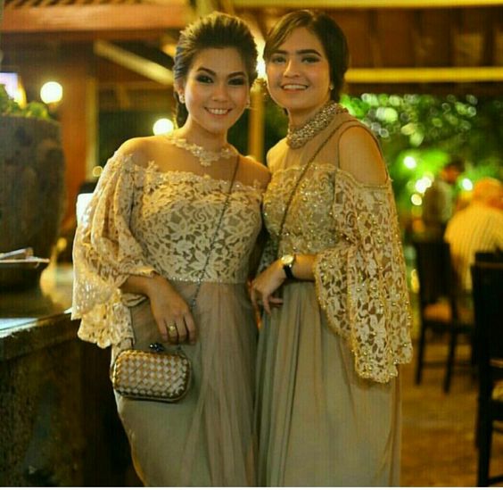 8 Model Kebaya yang Cocok Dipakai Buat Acara Malam Hari. Pilihan Warnanya Elegan!