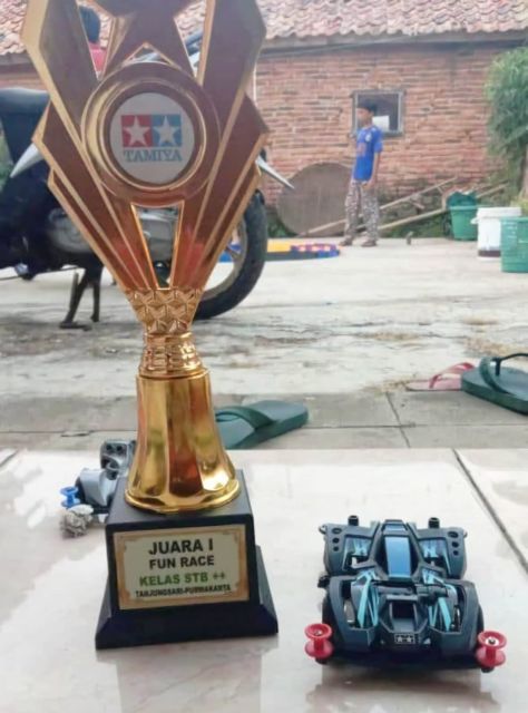 11 Piala Kocak dari Lomba yang Sebenarnya Nggak Penting-Penting Amat. Juara Nggak Bikin Bangga