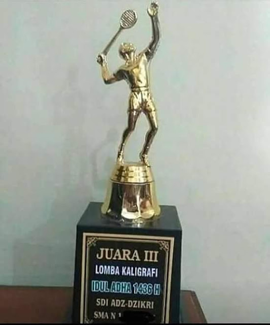 11 Piala Kocak dari Lomba yang Sebenarnya Nggak Penting-Penting Amat. Juara Nggak Bikin Bangga