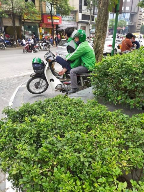 11 Bukti Bahwa Driver Ojol Adalah Manusia Serba Bisa, Setia Kawan, dan Ada di Mana-Mana. Gokil!