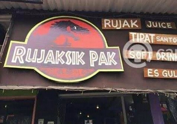 11 Potret Kocak Nama Warung yang Terinspirasi dari Judul Film. Biar Mudah Diingat Kali, ya?