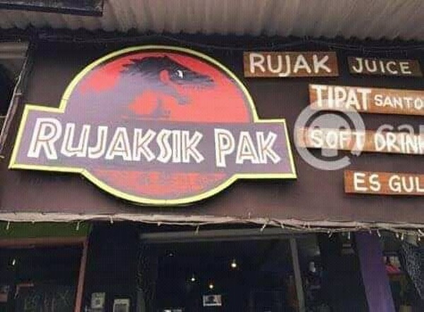 11 Potret Kocak Nama Warung yang Terinspirasi dari Judul Film. Biar Mudah Diingat Kali, ya?