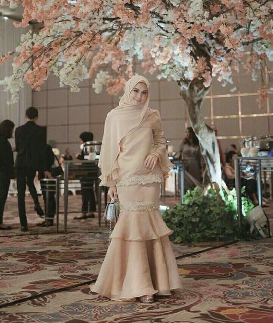 Mewah tapi Simpel, Ini 8 Kebaya Bernuansa Emas Buat Hijabers Demi Menyambut 2021!