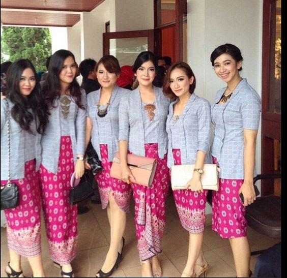 Pesona 9 Kebaya Kutu Baru Modern yang Masih Digemari di Penghujung Tahun. Super Anggun!