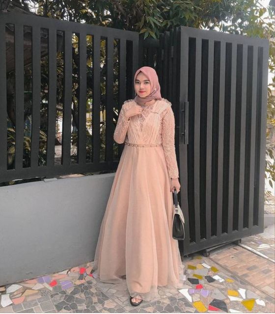 Mewah tapi Simpel, Ini 8 Kebaya Bernuansa Emas Buat Hijabers Demi Menyambut 2021!