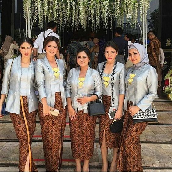 Pesona 9 Kebaya Kutu Baru Modern yang Masih Digemari di Penghujung Tahun. Super Anggun!