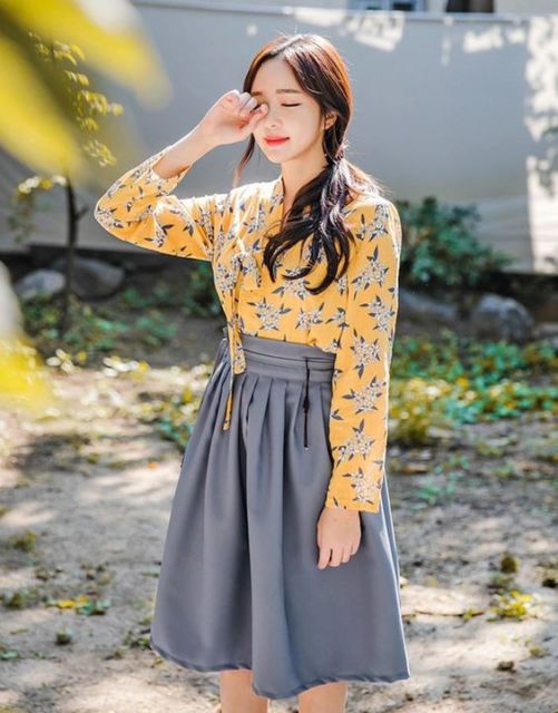 9 Potret Hanbok Modern Ala Korea; Cantik Buat Kondangan atau Acara Resmi Lainnya!