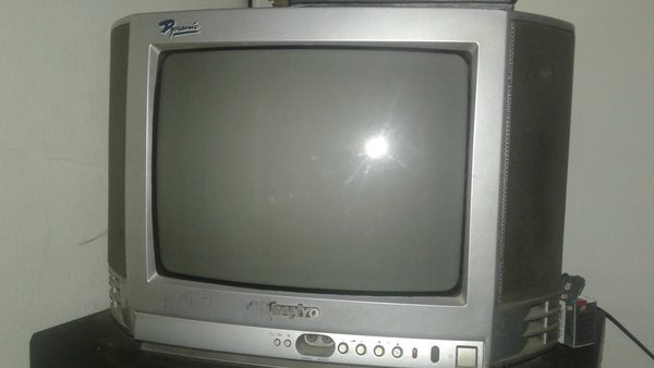 Nostalgia TV Tabung yang Kini Sudah Punah. Siapa yang Dulu Suka Ganti Channel Pakai Kaki?