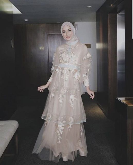 Mewah tapi Simpel, Ini 8 Kebaya Bernuansa Emas Buat Hijabers Demi Menyambut 2021!