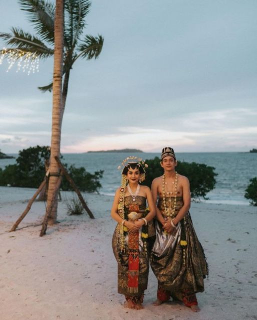 10 Detail Pernikahan Adipati Dolken-Canti Tachril. Kental Adat Jawa, Digelar di Pinggir Pantai!