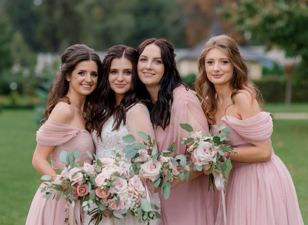 Sejarah Panjang Munculnya Bridesmaid. Berawal dari Pelayan yang 'Berkorban' untuk Pengantin!