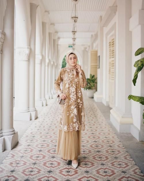 Mewah tapi Simpel, Ini 8 Kebaya Bernuansa Emas Buat Hijabers Demi Menyambut 2021!