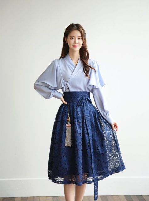 9 Potret Hanbok Modern Ala Korea; Cantik Buat Kondangan atau Acara Resmi Lainnya!