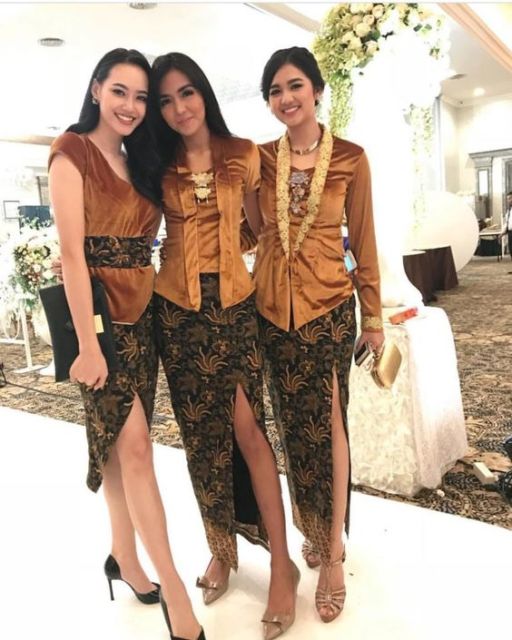 Pesona 9 Kebaya Kutu Baru Modern yang Masih Digemari di Penghujung Tahun. Super Anggun!