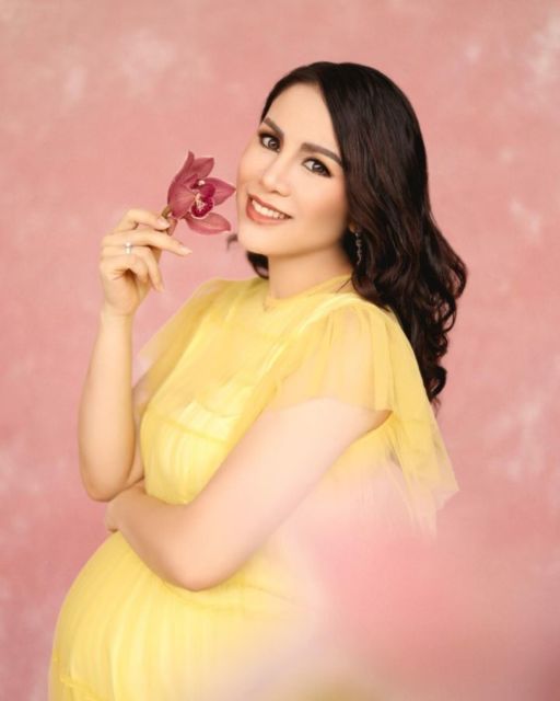 10 Flawless Maternity Photo ala Momo Geisha. Ugh, Sukses Bikin Pangling Karena Makin Glowing!