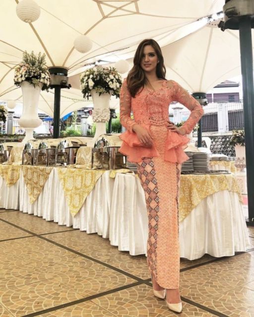 7 Panduan Praktis Pilih Kebaya Lamaran untuk si Kurus. Jadi Lebih Proporsional Seketika~