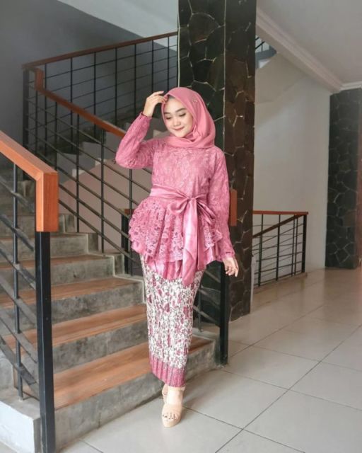 7 Panduan Praktis Pilih Kebaya Lamaran untuk si Kurus. Jadi Lebih Proporsional Seketika~