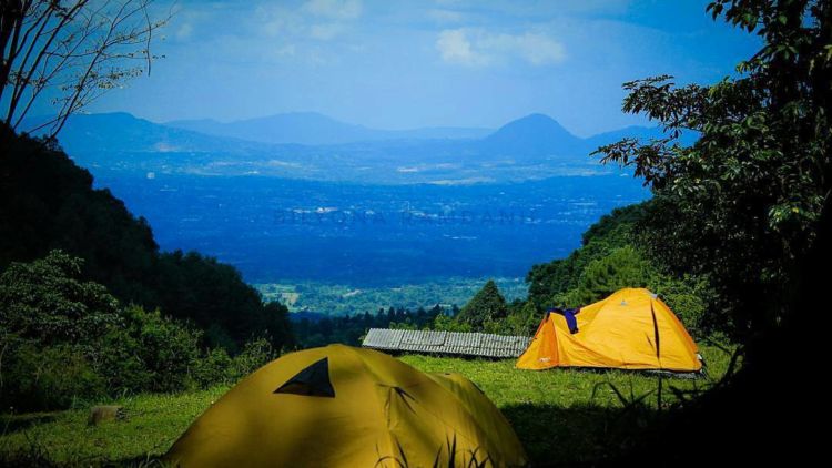 5 Spot Camping Ground di Jawa Barat. Nggak Cuma Ranca Upas!