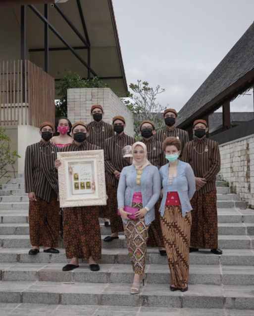 10 Detail Pernikahan Adipati Dolken-Canti Tachril. Kental Adat Jawa, Digelar di Pinggir Pantai!