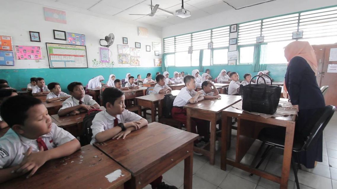 Ikut Kakak Masuk Sekolah Zaman TK dan SD, Momen Paling Mendebarkan!