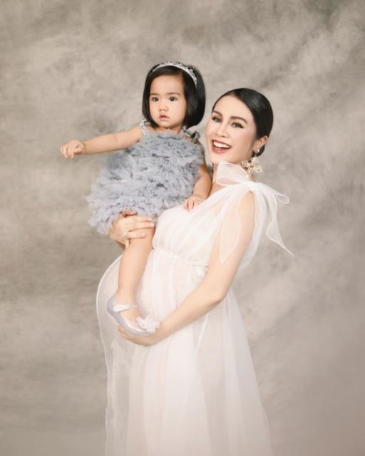 10 Flawless Maternity Photo ala Momo Geisha. Ugh, Sukses Bikin Pangling Karena Makin Glowing!